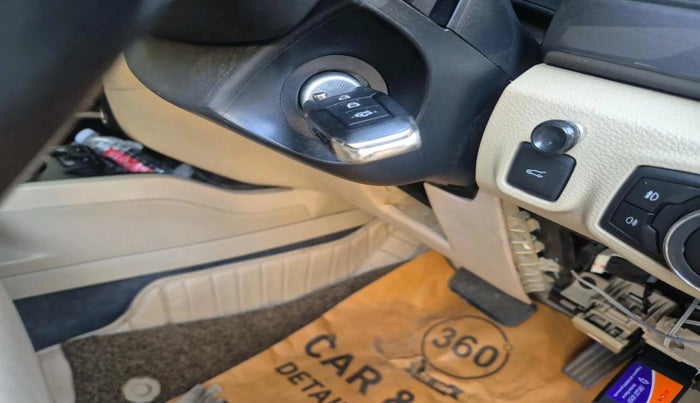 2017 Ford Endeavour TITANIUM 3.2 4X4 AT, Diesel, Automatic, 74,554 km, interior