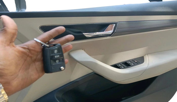 2020 Skoda Karoq STYLE 1.5 TSI AT, Petrol, Automatic, 32,685 km, interior