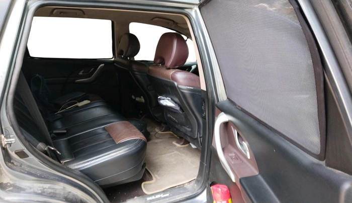 2014 Mahindra XUV500 W8, Diesel, Manual, 1,21,416 km, interior