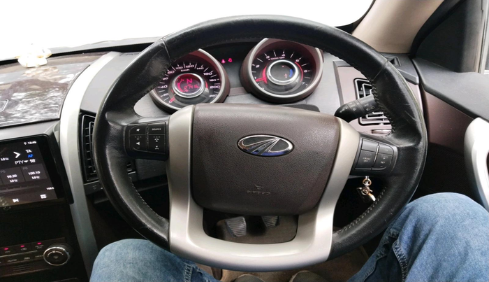2014 Mahindra XUV500 W8, Diesel, Manual, 1,21,416 km, interior