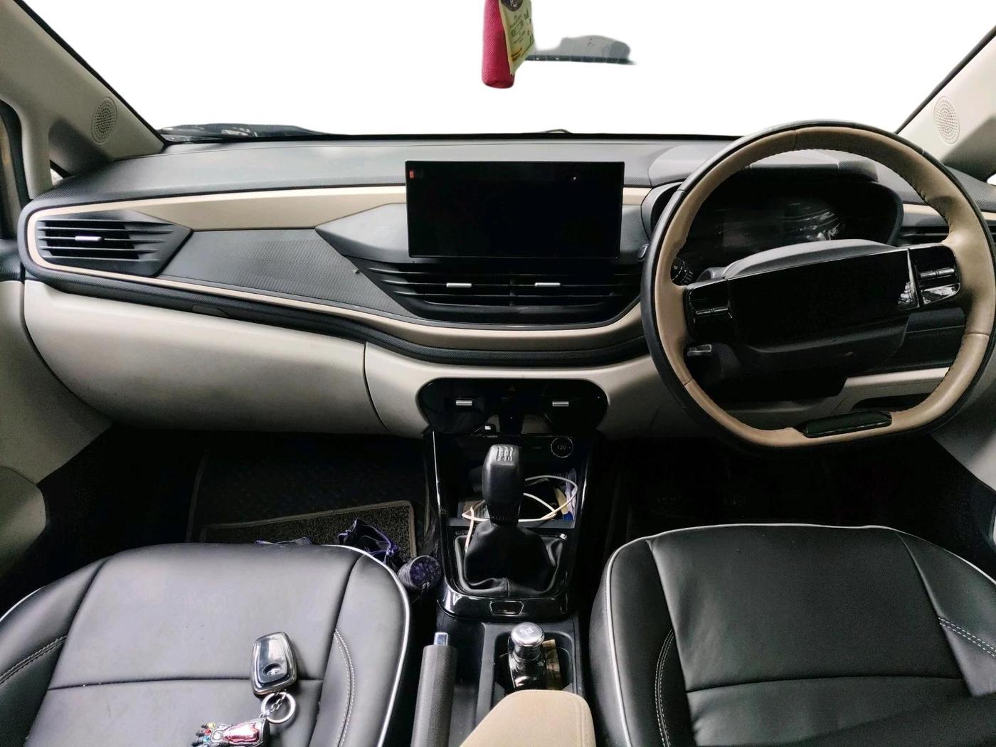 2025 Tata ALTROZ Creative CNG 5MT, CNG, Manual, 9,765 km, interior