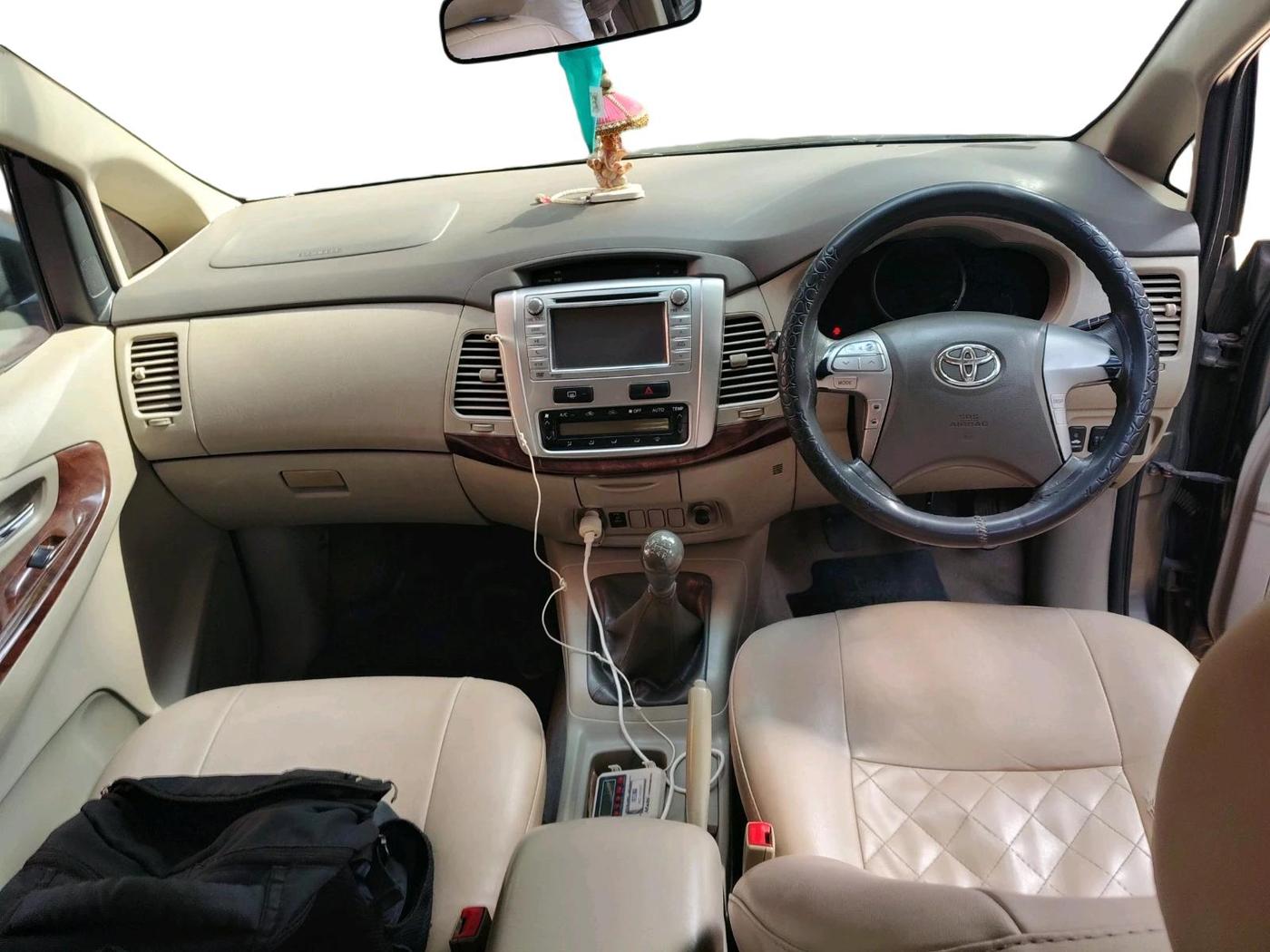 2012 Toyota Innova VX 2.5 7 STR, Diesel, Manual, 2,38,257 km, interior
