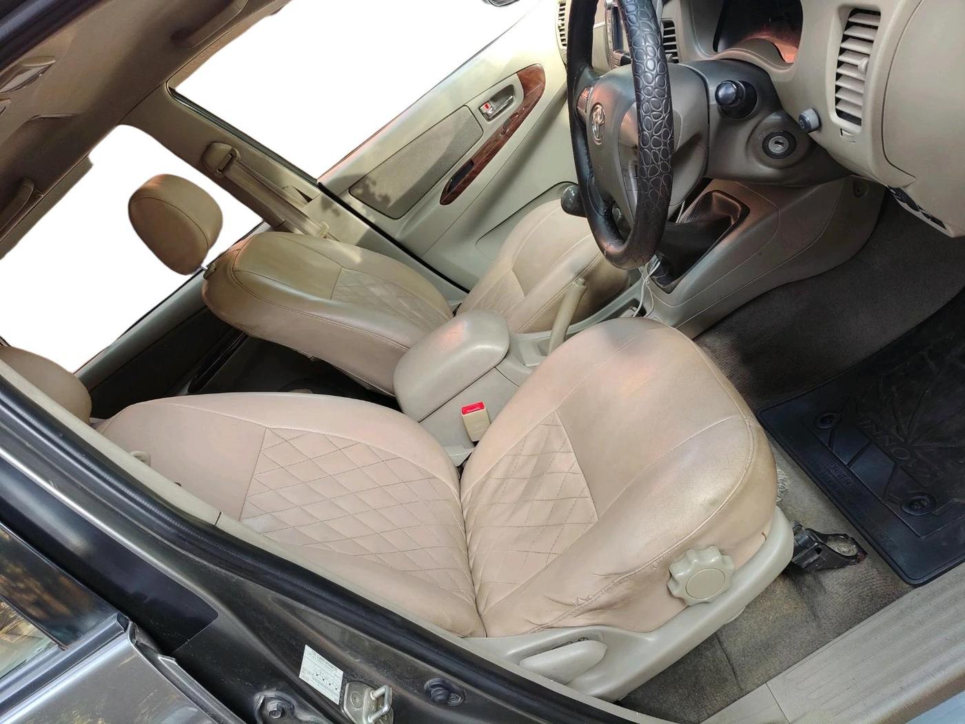 2012 Toyota Innova VX 2.5 7 STR, Diesel, Manual, 2,38,257 km, interior