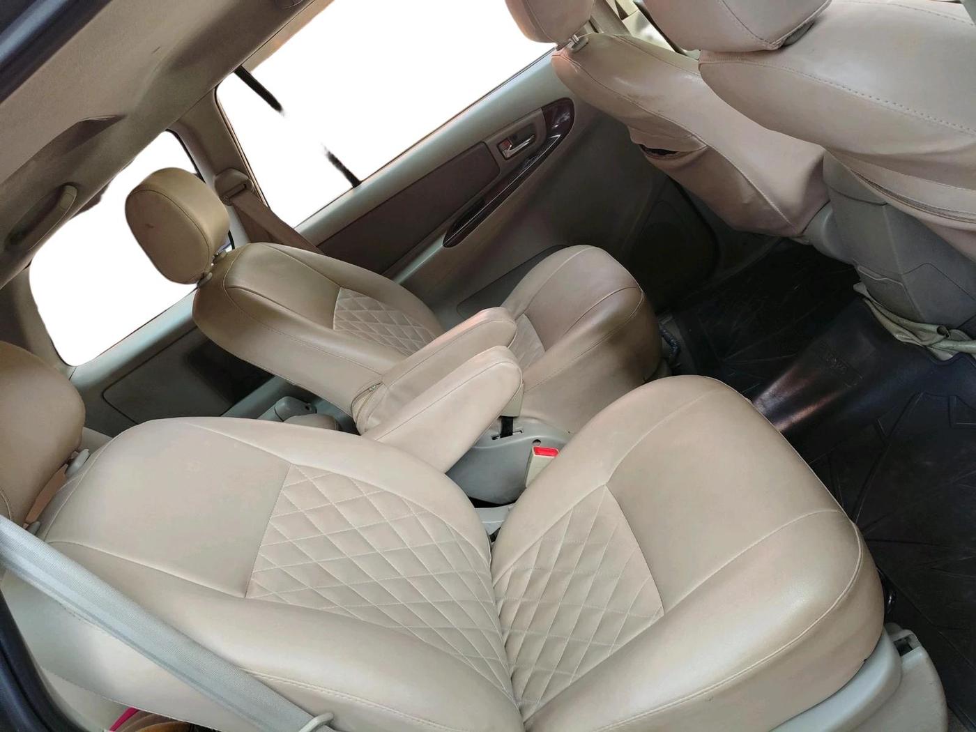 2012 Toyota Innova VX 2.5 7 STR, Diesel, Manual, 2,38,257 km, interior