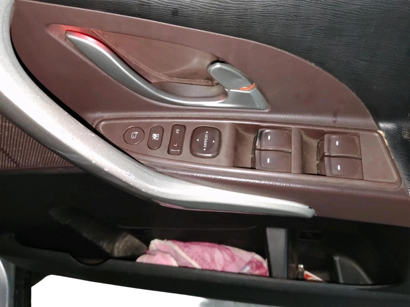 2012 Mahindra XUV500 W8, Diesel, Manual, 75,236 km, interior