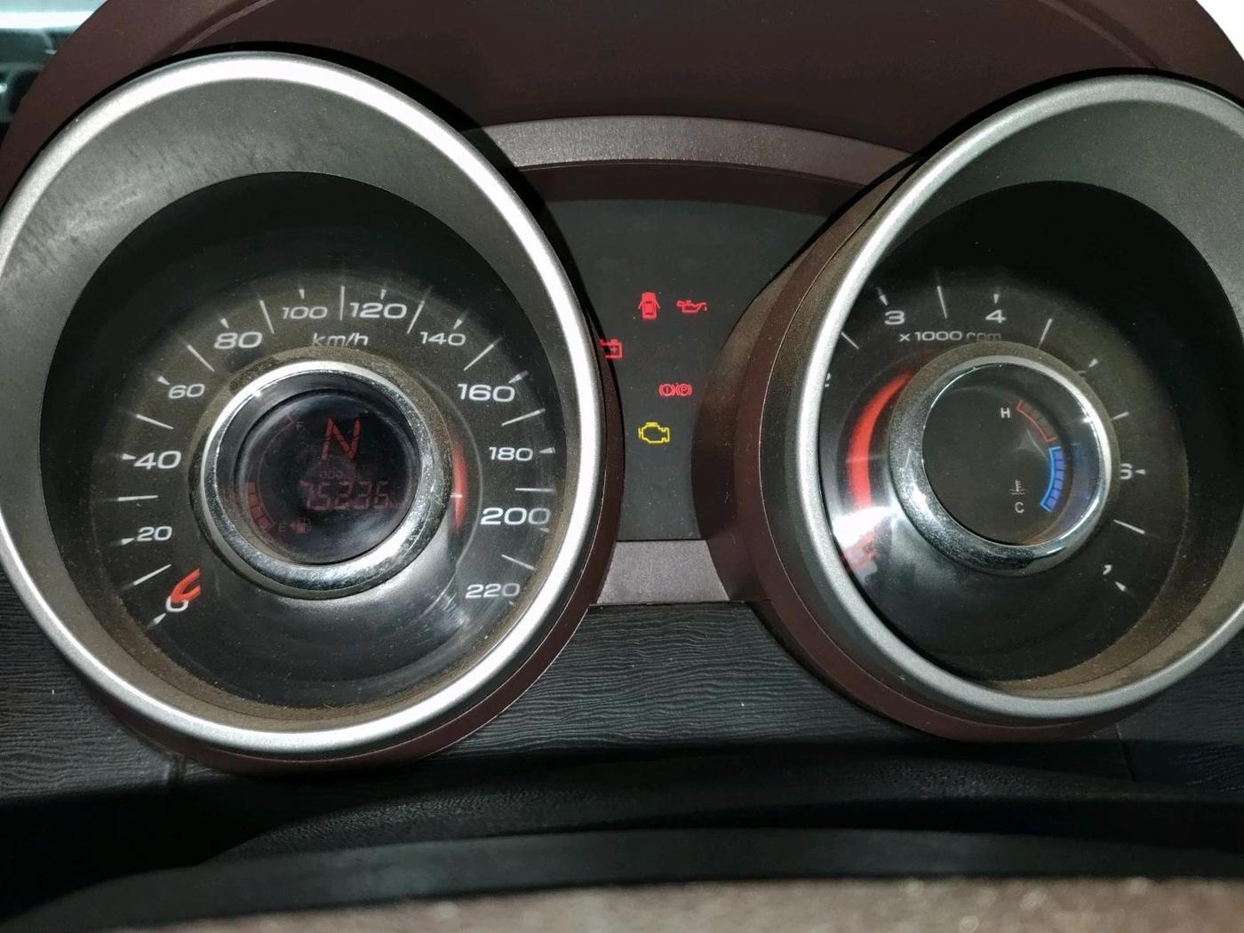 2012 Mahindra XUV500 W8, Diesel, Manual, 75,236 km, interior