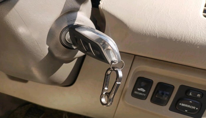 2012 Toyota Innova GX 2.5 8 STR, Diesel, Manual, 1,26,599 km, interior