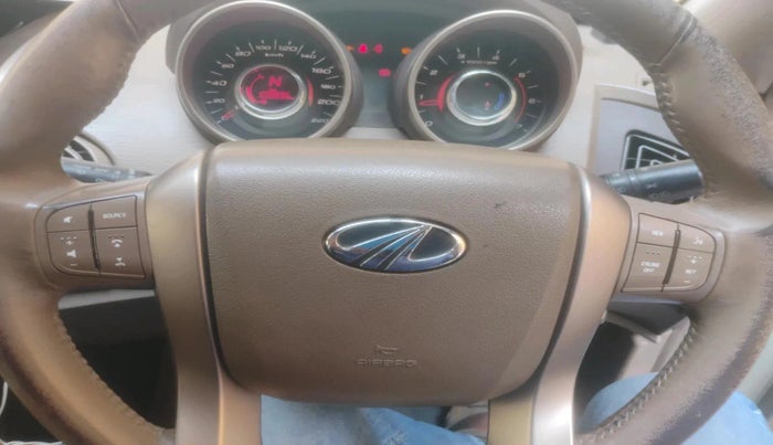 2015 Mahindra XUV500 W8, Diesel, Manual, 1,08,896 km, interior