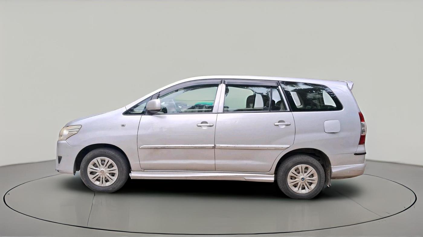 2012 Toyota Innova GX 2.5 8 STR, Diesel, Manual, 2,33,507 km, exterior