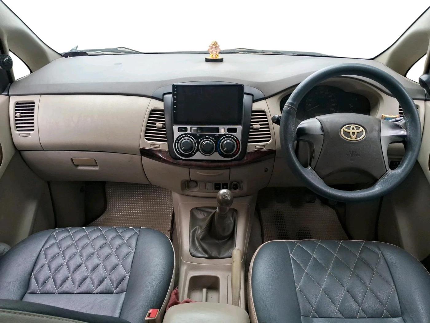 2012 Toyota Innova GX 2.5 8 STR, Diesel, Manual, 2,33,507 km, interior