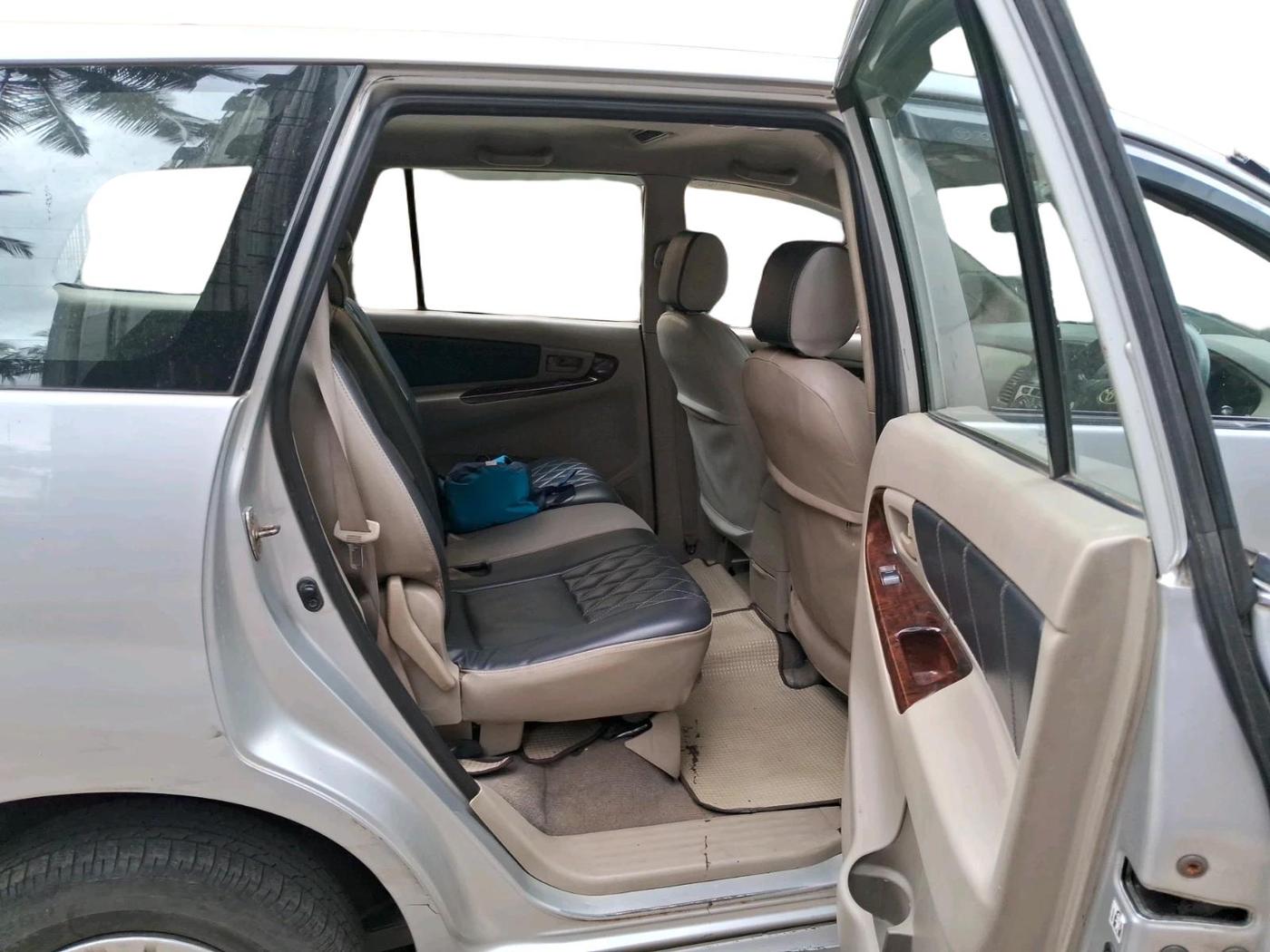 2012 Toyota Innova GX 2.5 8 STR, Diesel, Manual, 2,33,507 km, interior