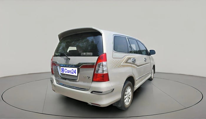 2014 Toyota Innova 2.5 ZX 7 STR, Diesel, Manual, 1,34,506 km, exterior