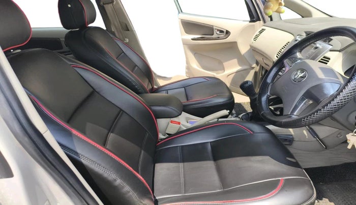 2014 Toyota Innova 2.5 ZX 7 STR, Diesel, Manual, 1,34,506 km, interior