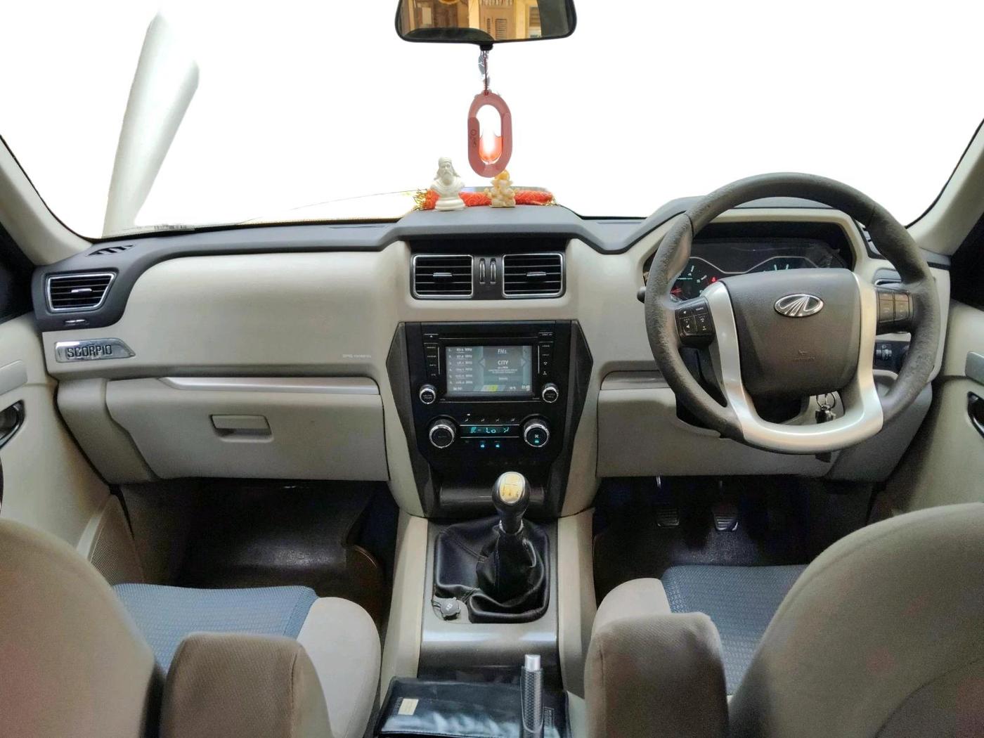 2015 Mahindra Scorpio S10, Diesel, Manual, 1,39,802 km, interior