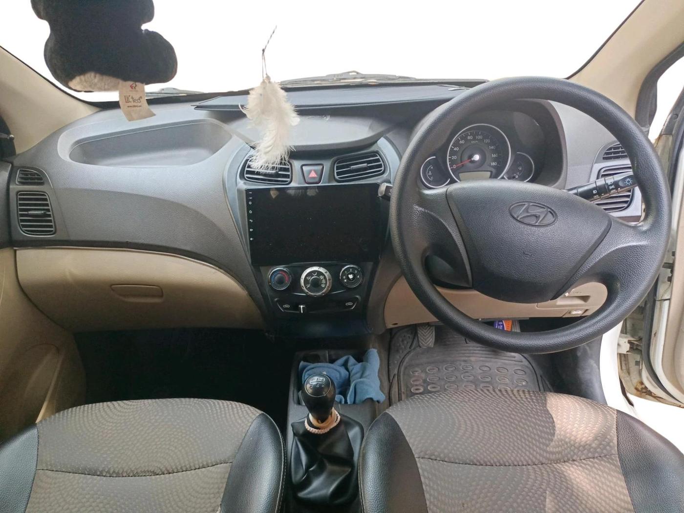 2014 Hyundai Eon 1.0 MAGNA +, Petrol, Manual, 1,20,180 km, interior