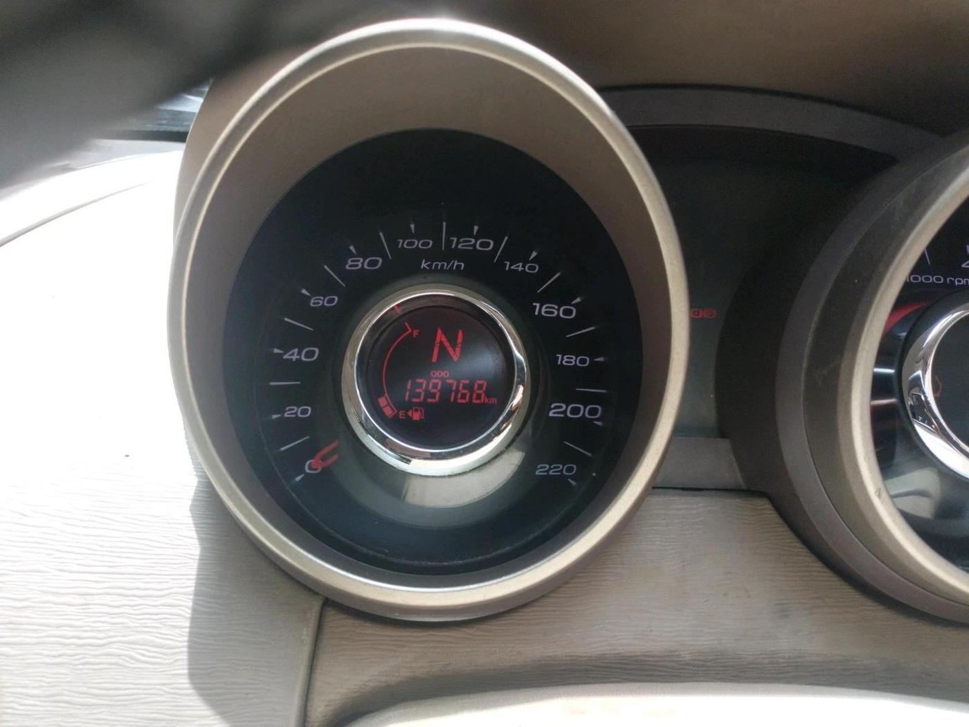 2013 Mahindra XUV500 W8, Diesel, Manual, 1,39,768 km, interior