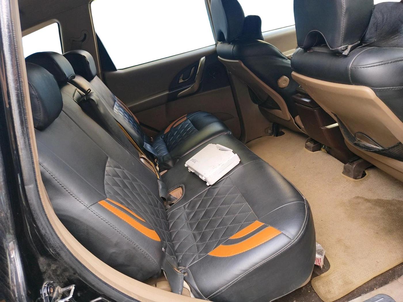 2013 Mahindra XUV500 W8, Diesel, Manual, 1,39,768 km, interior