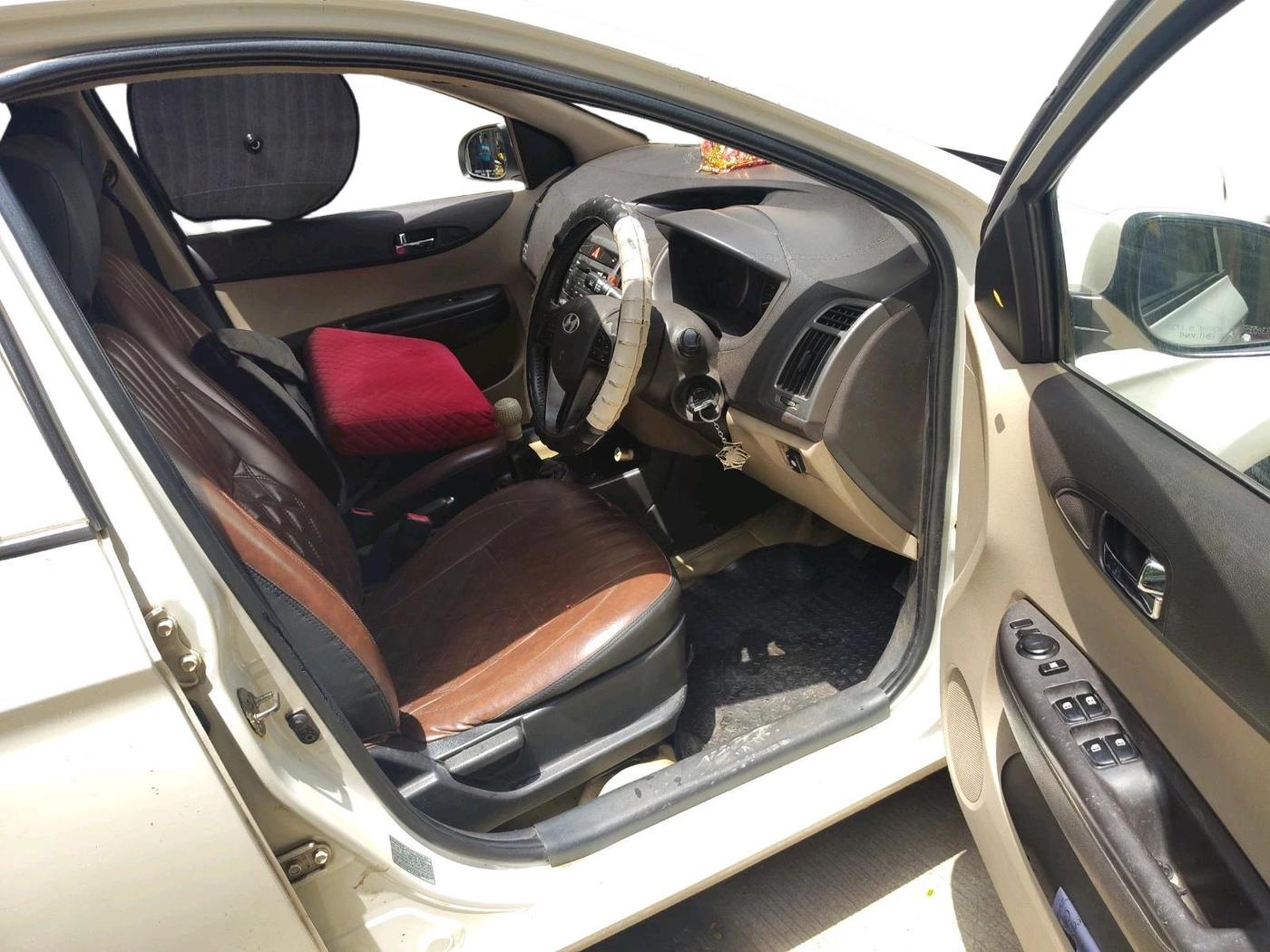 2013 Hyundai i20 SPORTZ 1.2, CNG, Manual, 78,980 km, interior