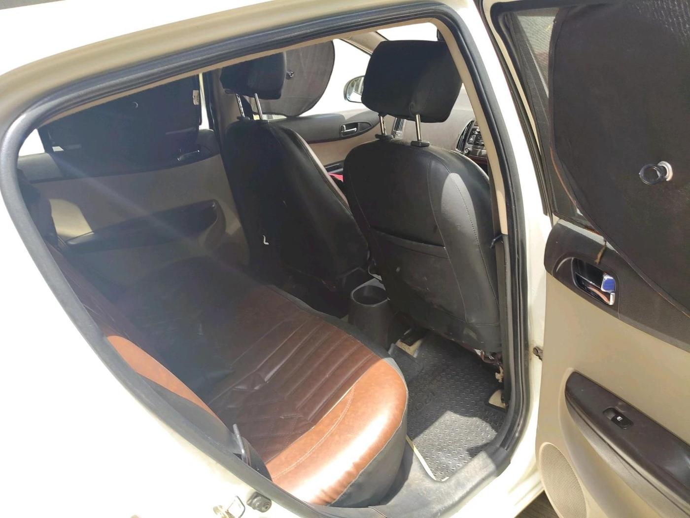 2013 Hyundai i20 SPORTZ 1.2, CNG, Manual, 78,980 km, interior