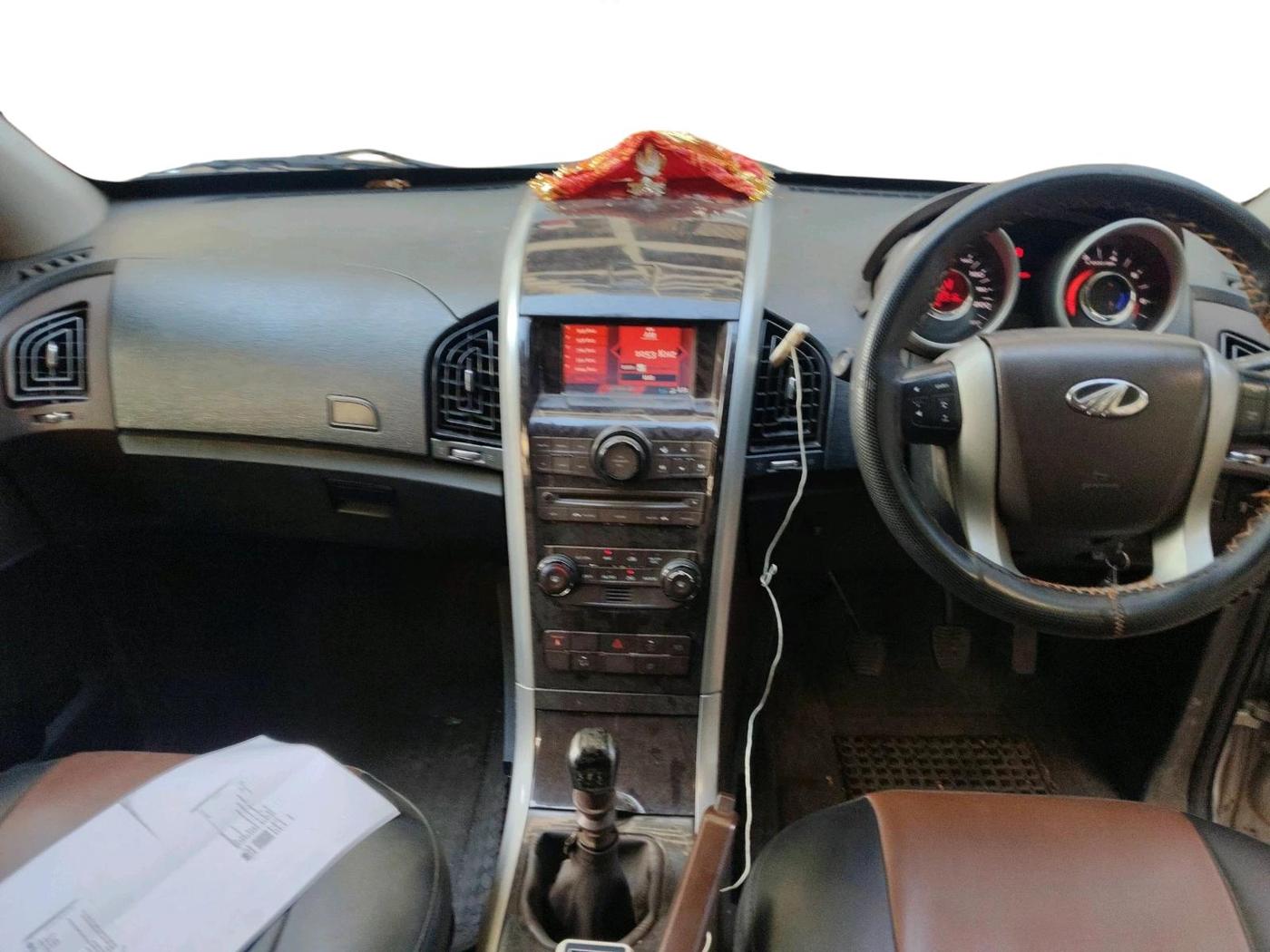 2014 Mahindra XUV500 W8, Diesel, Manual, 96,516 km, interior