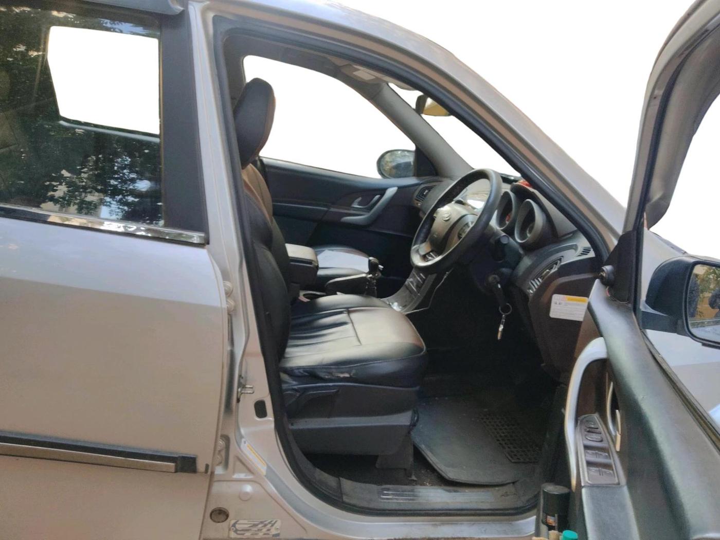 2014 Mahindra XUV500 W8, Diesel, Manual, 96,516 km, interior