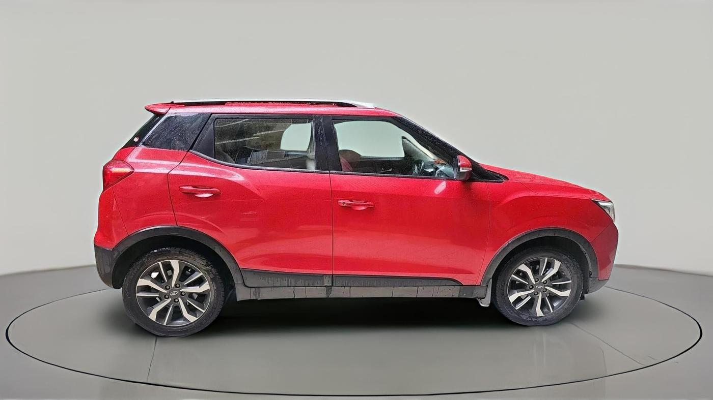 2019 Mahindra XUV300 W8 (O) 1.5 DIESEL AMT, Diesel, Automatic, 30,555 km, exterior