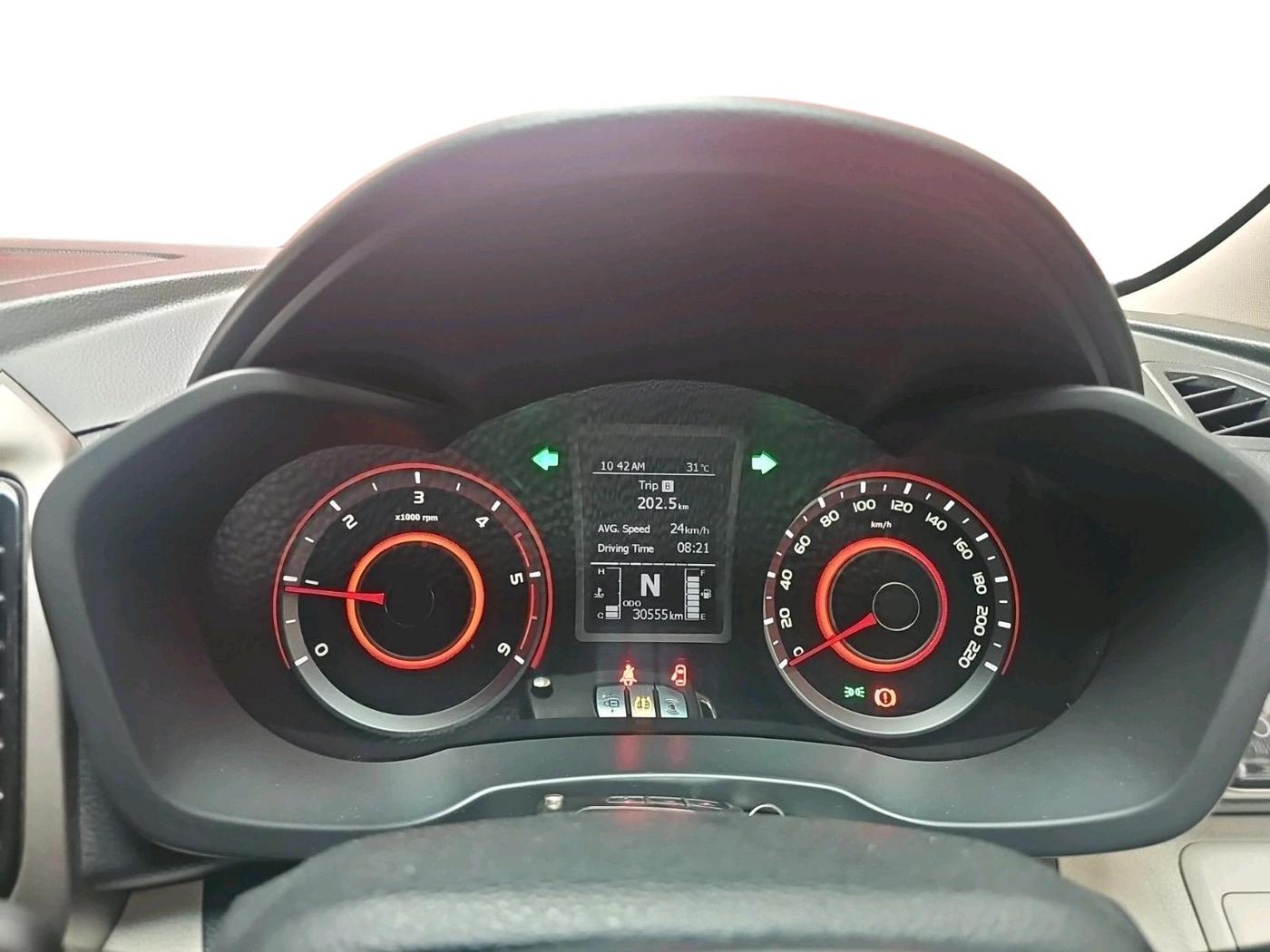 2019 Mahindra XUV300 W8 (O) 1.5 DIESEL AMT, Diesel, Automatic, 30,555 km, interior