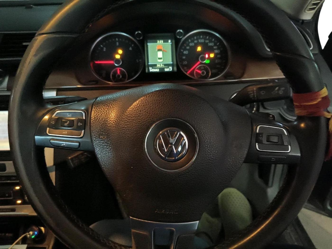 2011 Volkswagen Passat 2.0 PD DSG S, Diesel, Automatic, 1,45,642 km, interior