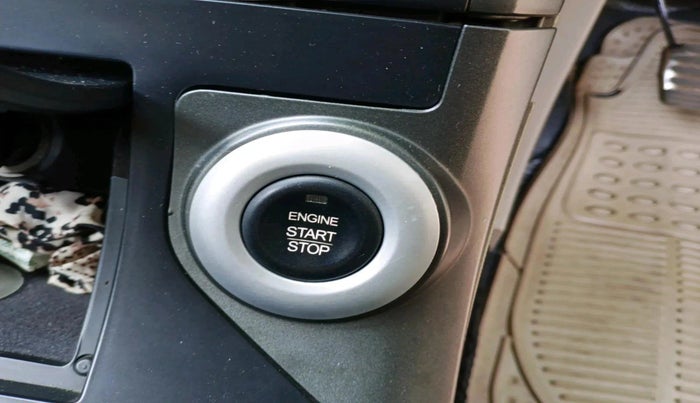 2017 Mahindra XUV500 W10, Diesel, Manual, 72,283 km, interior