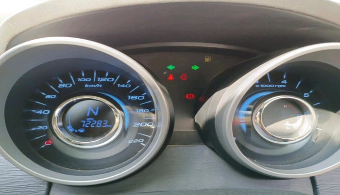 2017 Mahindra XUV500 W10, Diesel, Manual, 72,283 km, interior