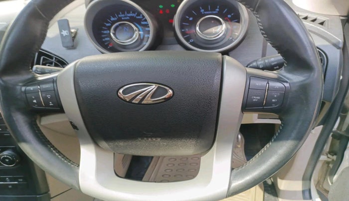 2017 Mahindra XUV500 W10, Diesel, Manual, 72,283 km, interior