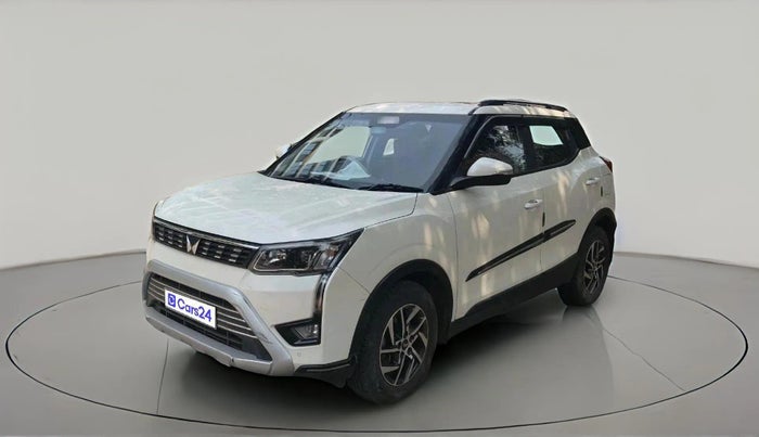 2023 Mahindra XUV300 W8 (O) 1.2 PETROL AMT, Petrol, Automatic, 26,202 km, exterior