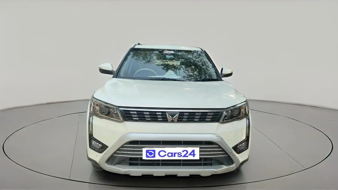 2023 Mahindra XUV300 W8 (O) 1.2 PETROL AMT, Petrol, Automatic, 28,200 km, exterior