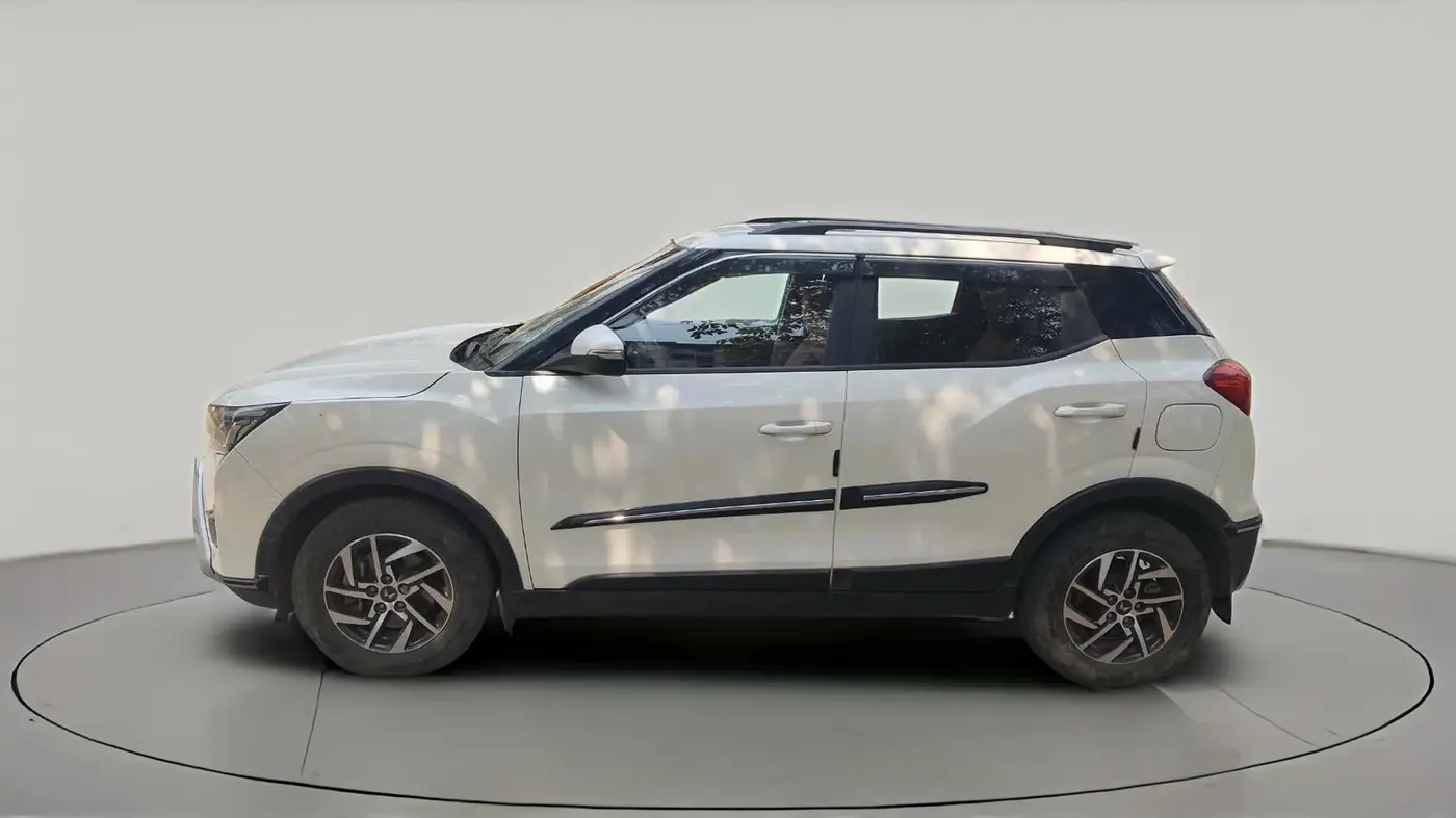 2023 Mahindra XUV300 W8 (O) 1.2 PETROL AMT, Petrol, Automatic, 28,200 km, exterior