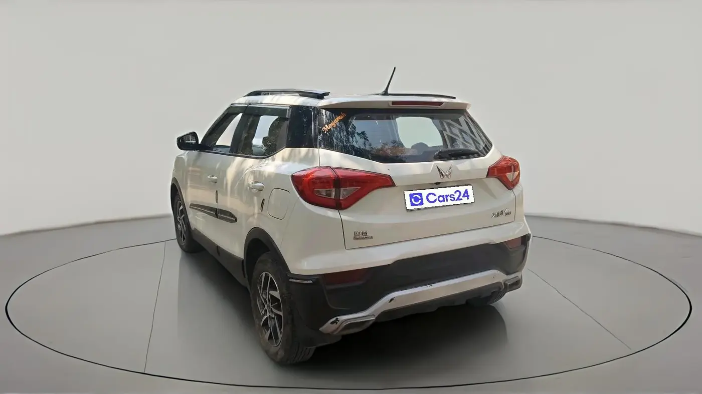 2023 Mahindra XUV300 W8 (O) 1.2 PETROL AMT, Petrol, Automatic, 28,200 km, exterior