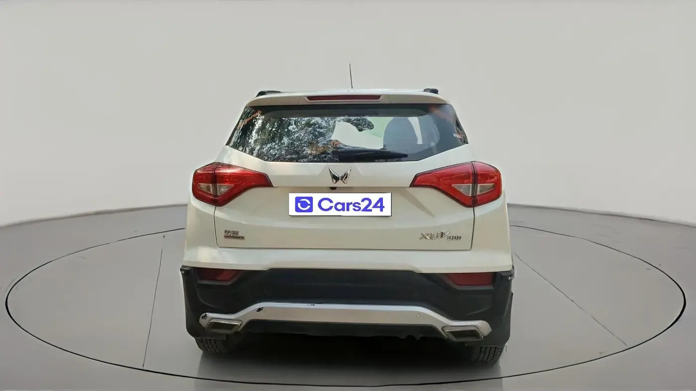 2023 Mahindra XUV300 W8 (O) 1.2 PETROL AMT, Petrol, Automatic, 28,200 km, exterior