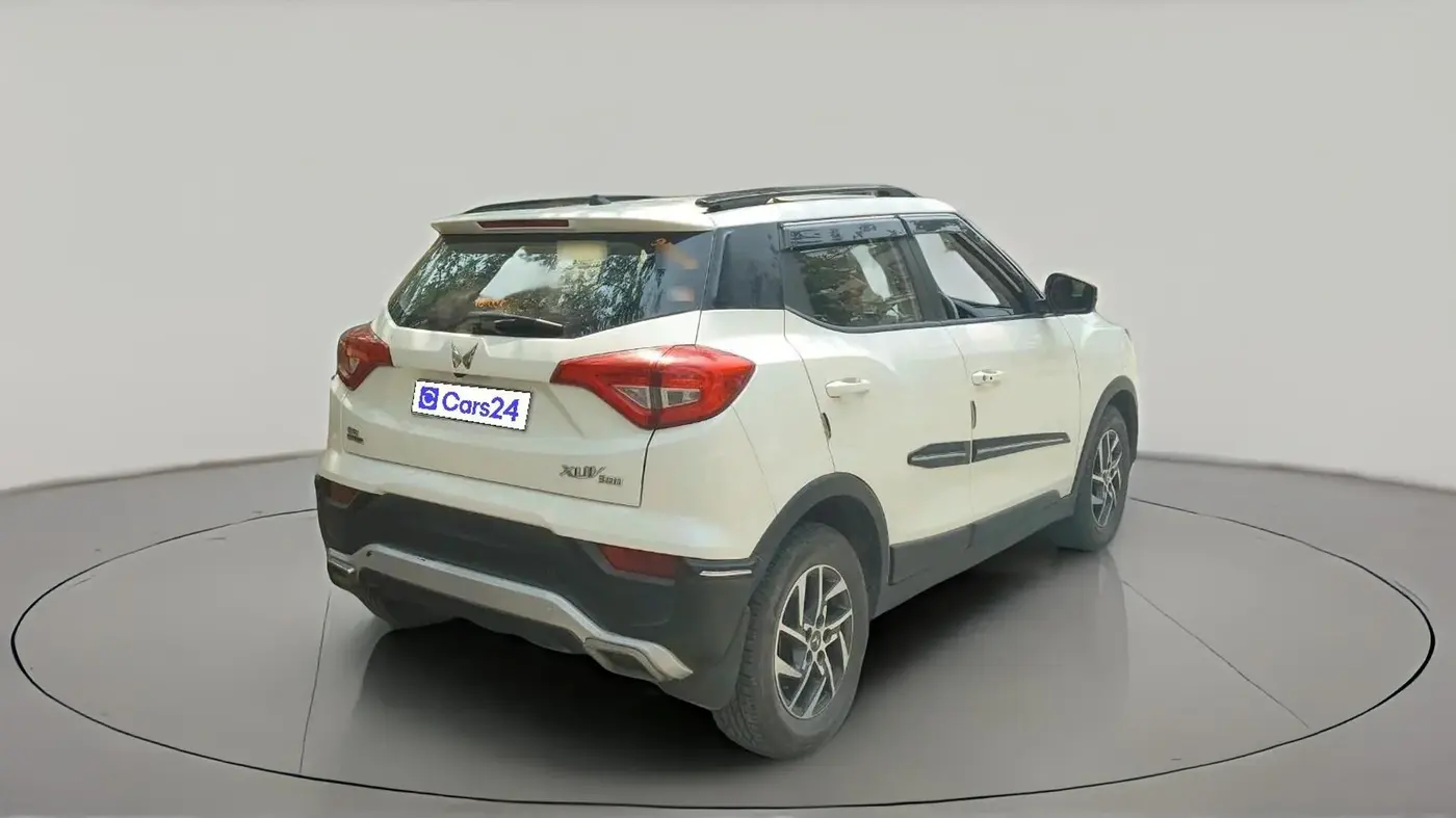 2023 Mahindra XUV300 W8 (O) 1.2 PETROL AMT, Petrol, Automatic, 28,200 km, exterior
