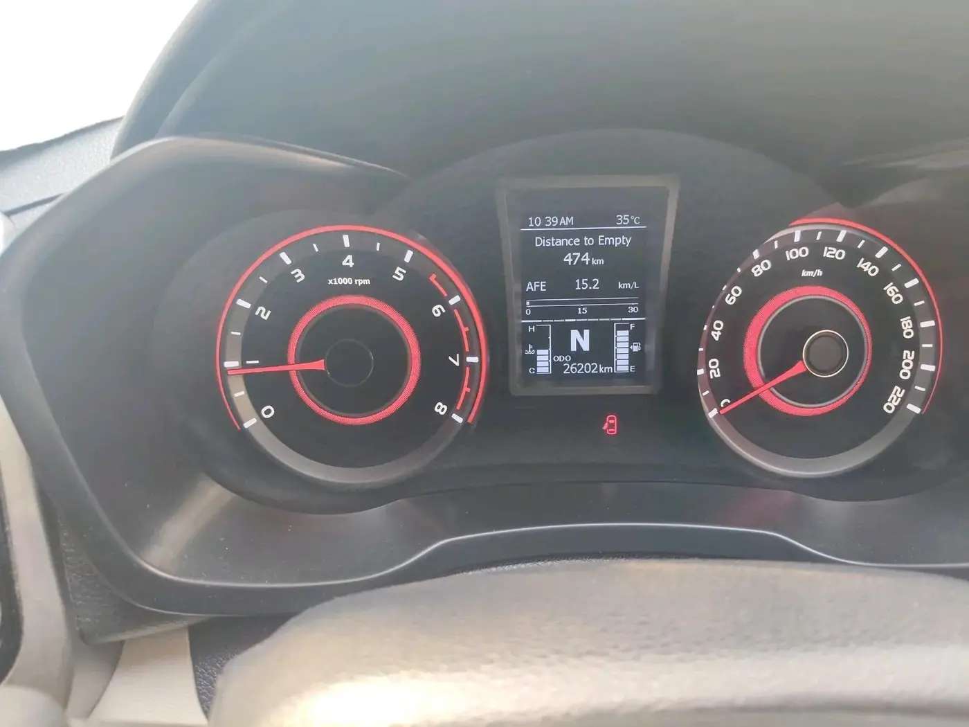 2023 Mahindra XUV300 W8 (O) 1.2 PETROL AMT, Petrol, Automatic, 28,200 km, interior