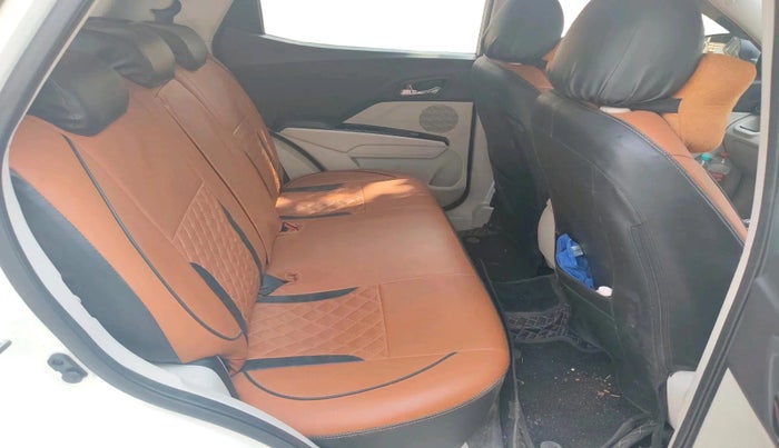 2023 Mahindra XUV300 W8 (O) 1.2 PETROL AMT, Petrol, Automatic, 26,202 km, interior