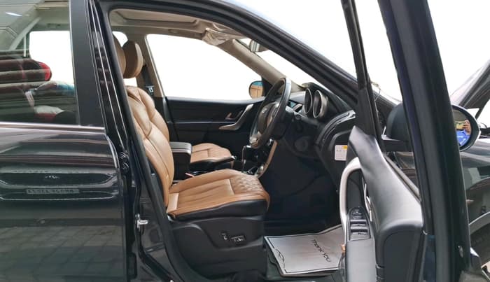 2018 Mahindra XUV500 W11 AT, Diesel, Automatic, 49,753 km, interior