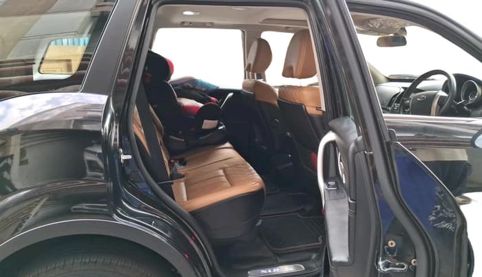 2018 Mahindra XUV500 W11 AT, Diesel, Automatic, 49,753 km, interior