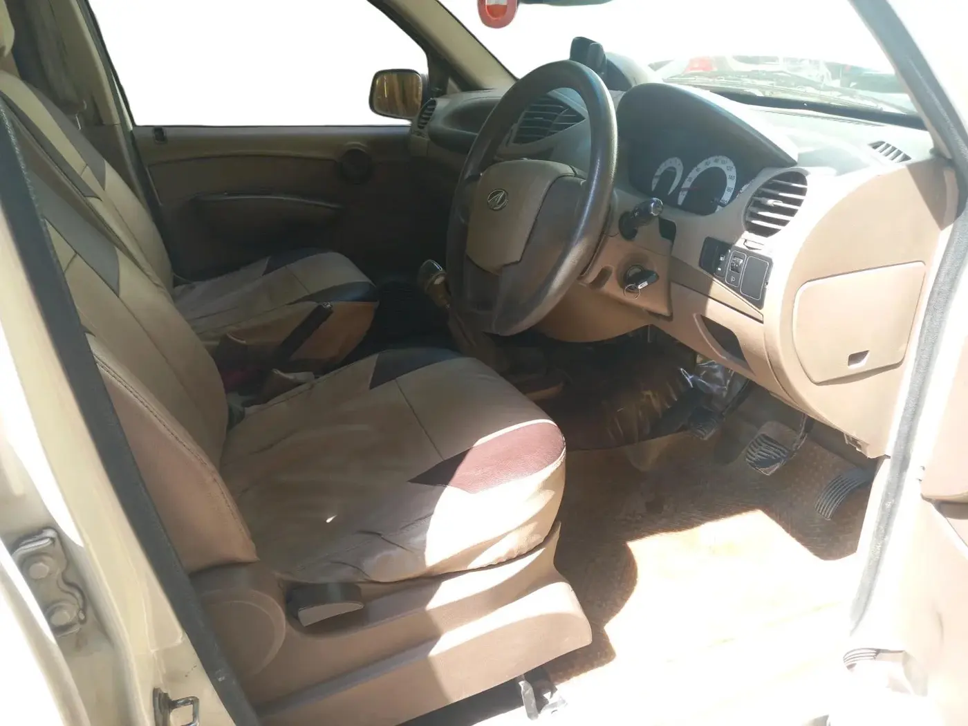 2011 Mahindra Xylo E4, Diesel, Manual, 1,44,131 km, interior