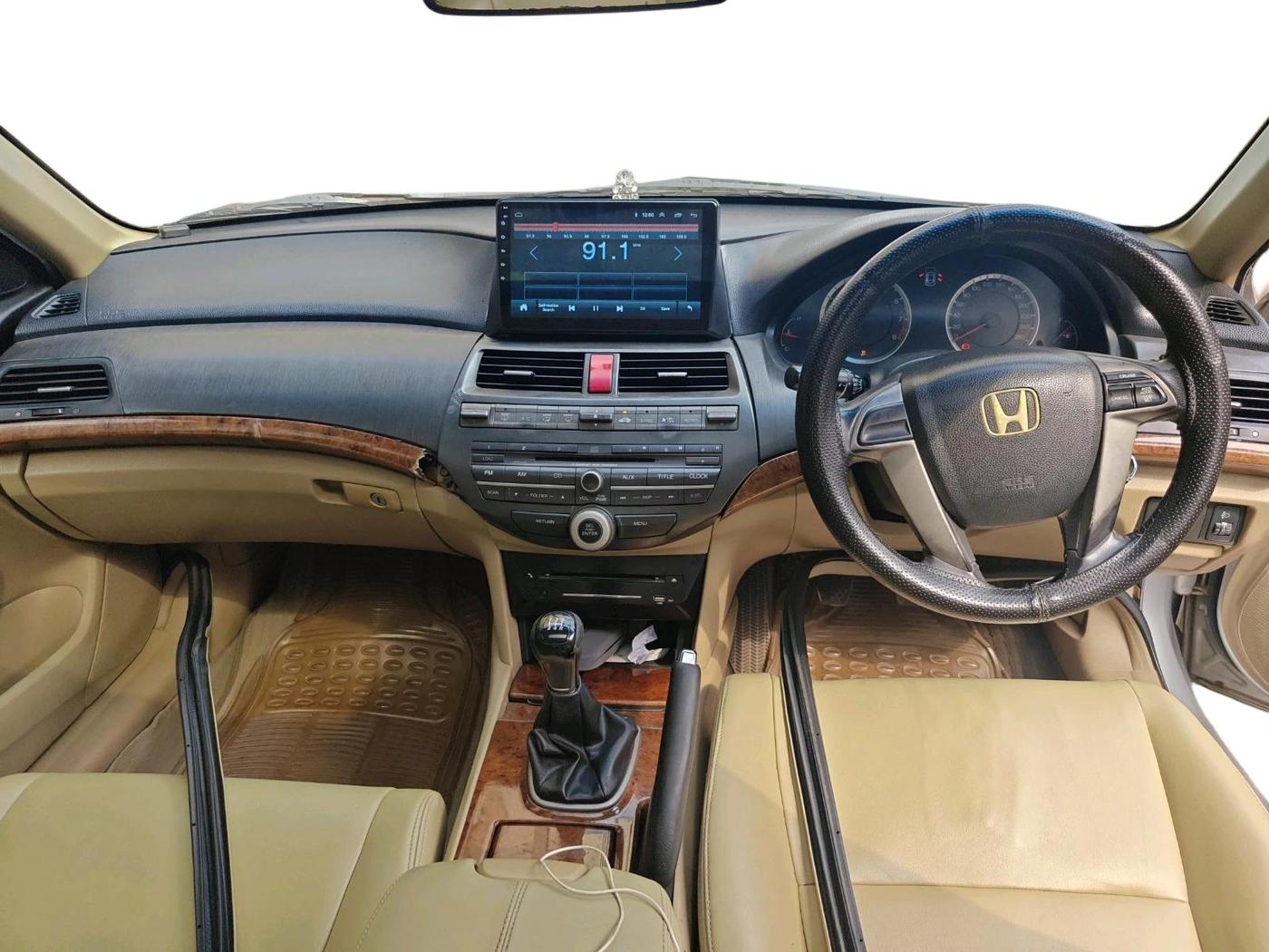 2013 Honda Accord 2.4L I-VTEC MT, Petrol, Manual, 1,17,022 km, interior