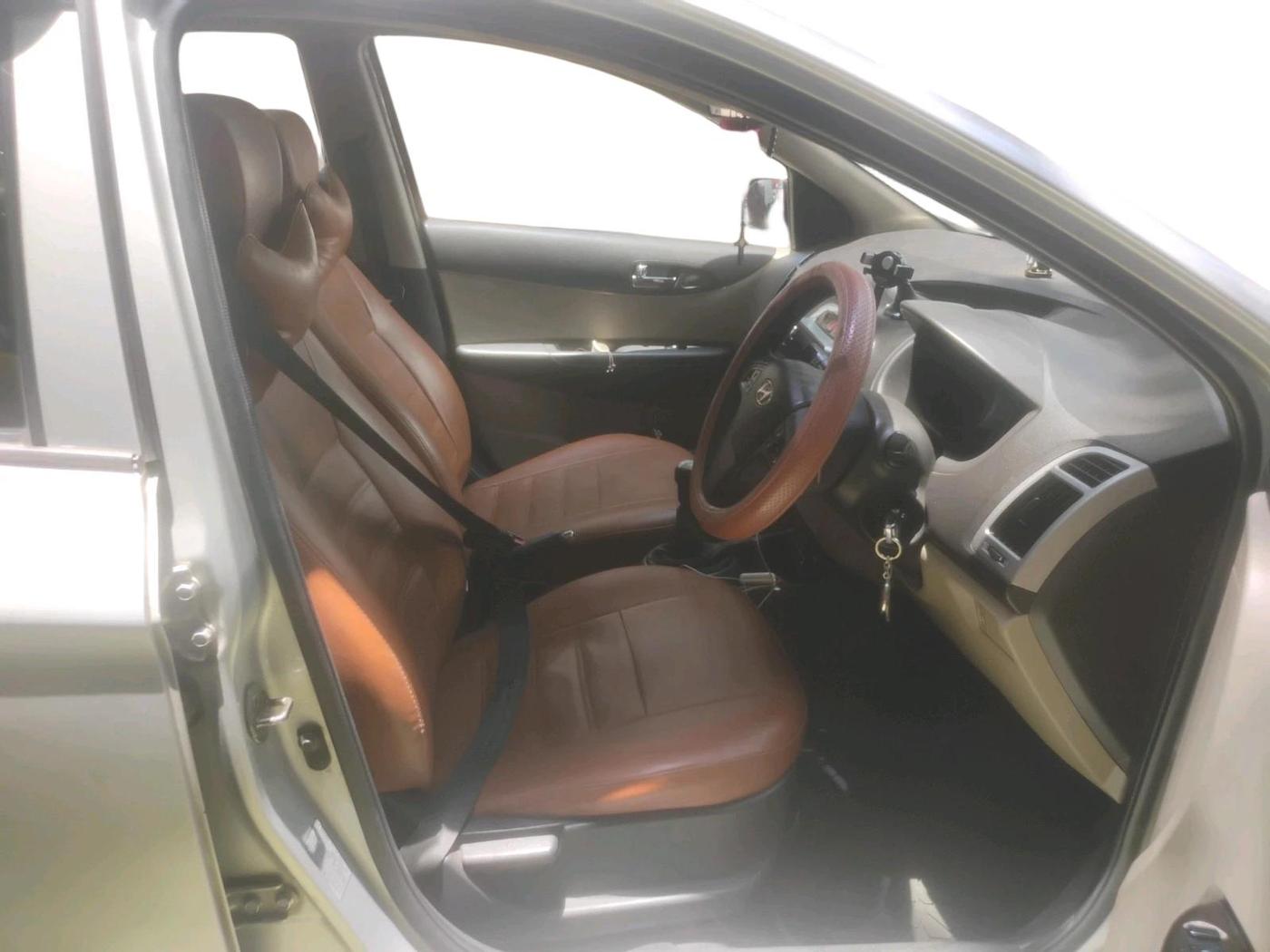 2012 Hyundai i20 SPORTZ 1.2, Petrol, Manual, 57,945 km, interior