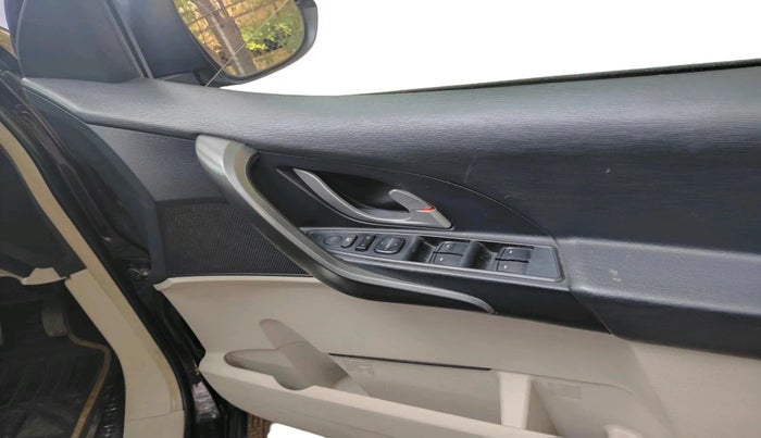 2016 Mahindra XUV500 W6, Diesel, Manual, 56,462 km, interior