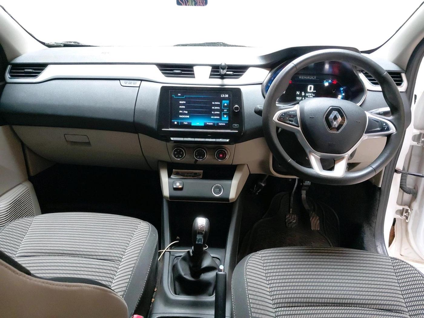 2023 Renault TRIBER RXZ AMT, CNG, Automatic, 32,297 km, interior