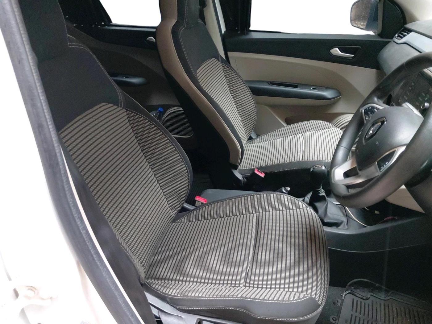 2023 Renault TRIBER RXZ AMT, CNG, Automatic, 32,297 km, interior