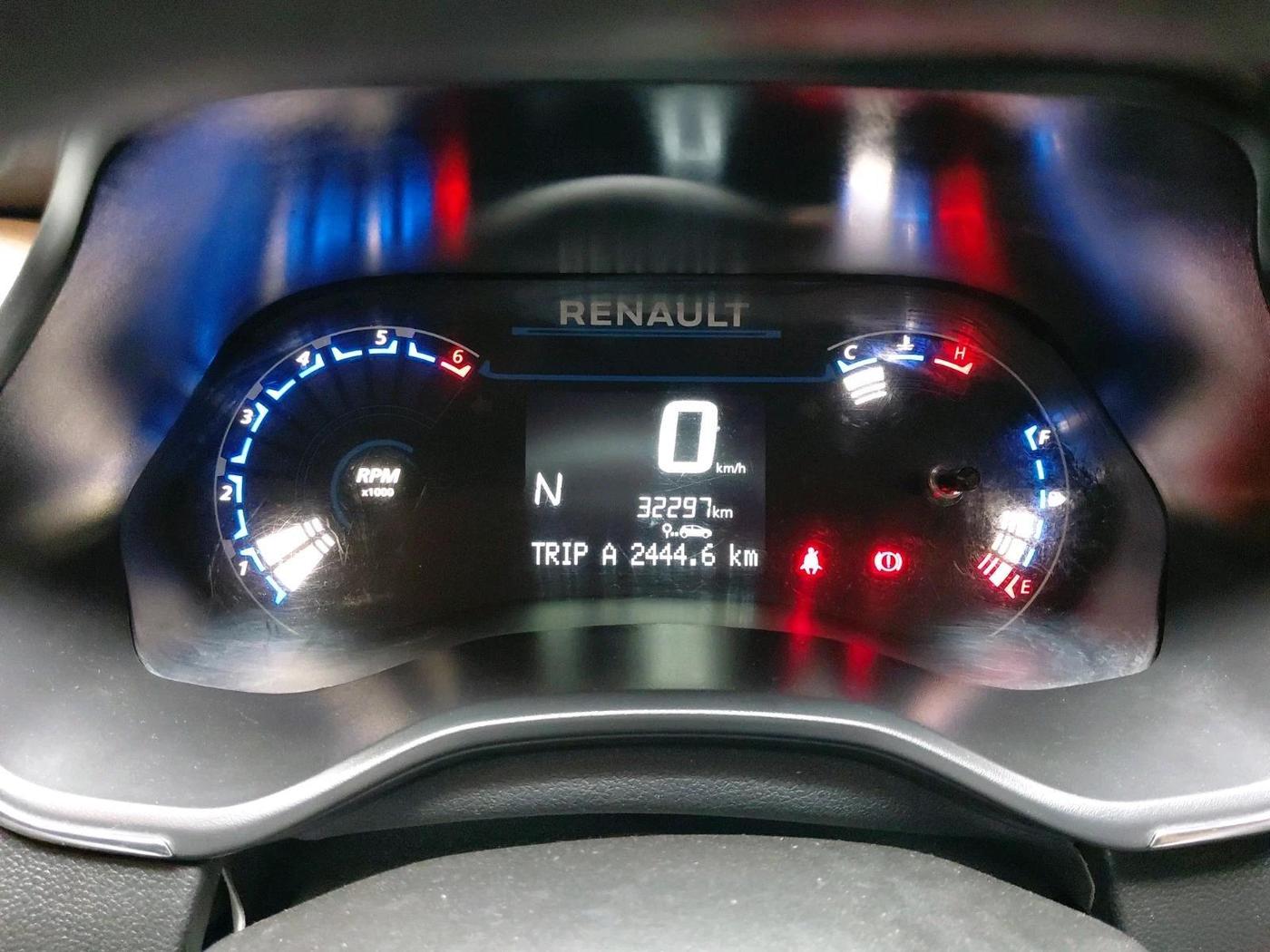 2023 Renault TRIBER RXZ AMT, CNG, Automatic, 32,297 km, interior