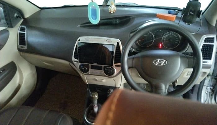 2011 Hyundai i20 MAGNA (O) 1.2, Petrol, Manual, 1,19,077 km, interior