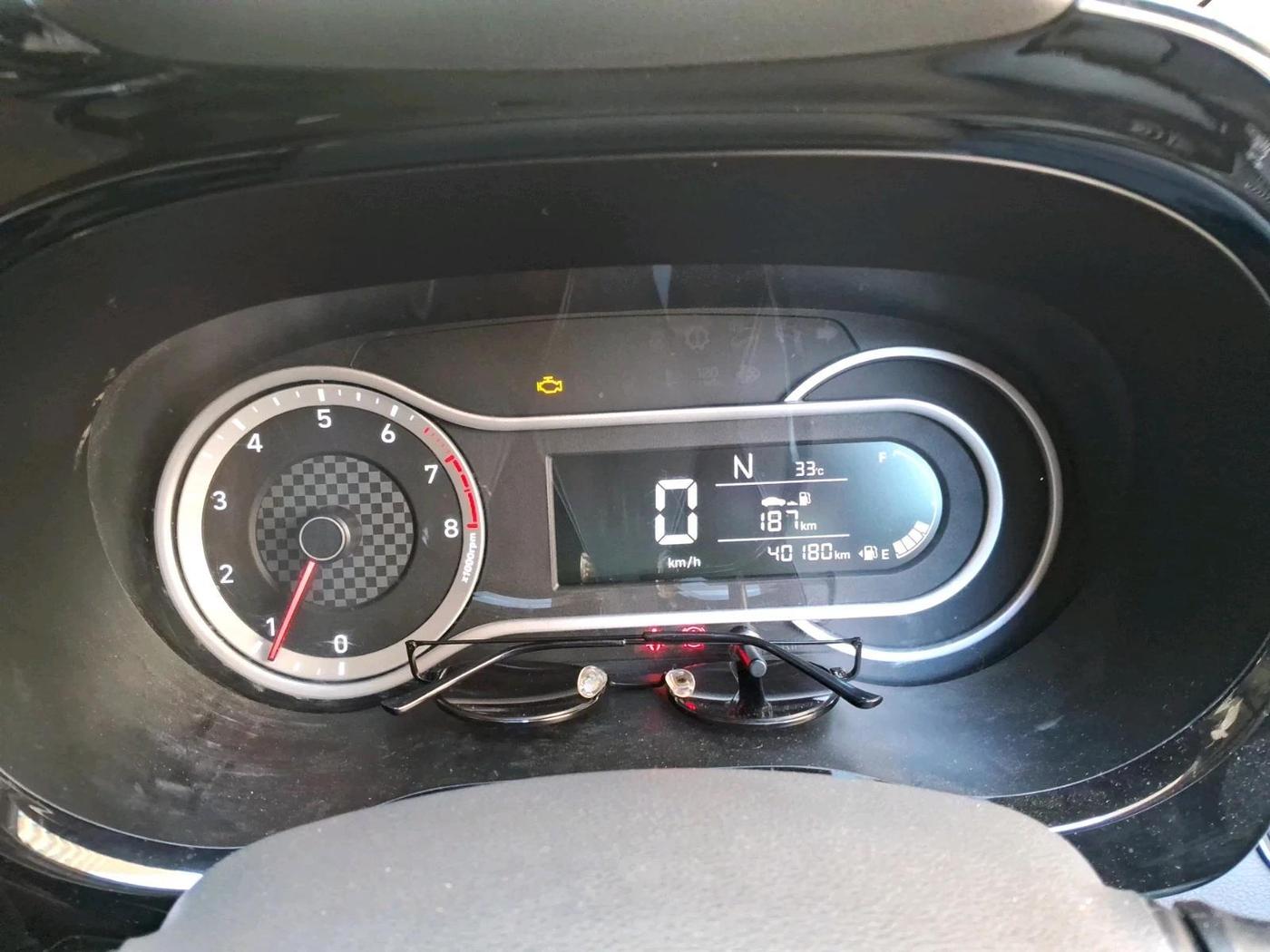 2020 Hyundai AURA SX PLUS 1.2 AMT, CNG, Automatic, 40,180 km, interior